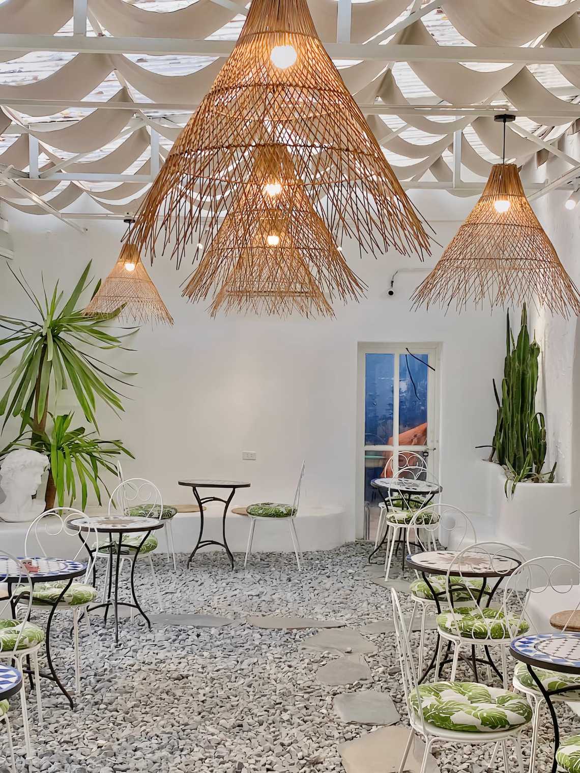 Photo by Linh Chi Bùi(instagram Chidicafe)